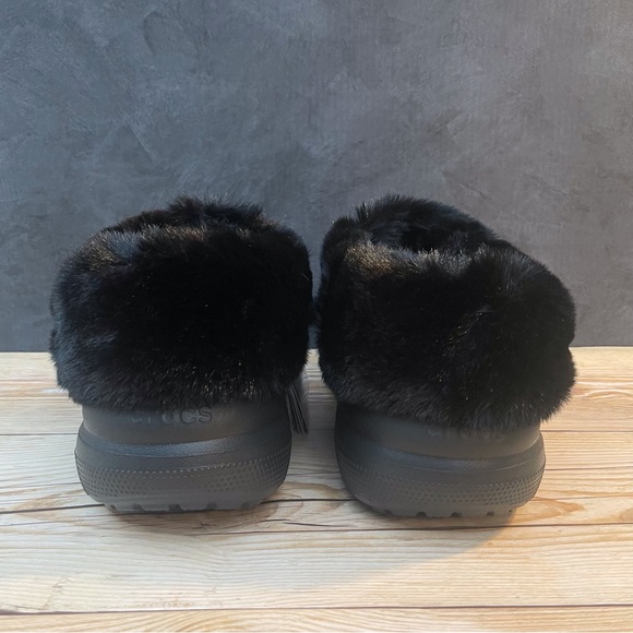 Crocs Furever Crush Fur Lined - Picture 9 of 16